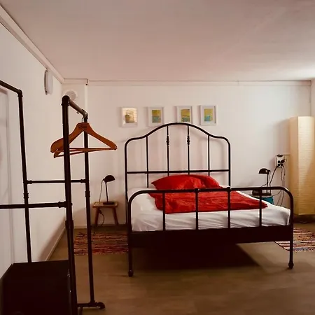 Apartamento Modern Backyard Apartment, Re Center Niederdorla