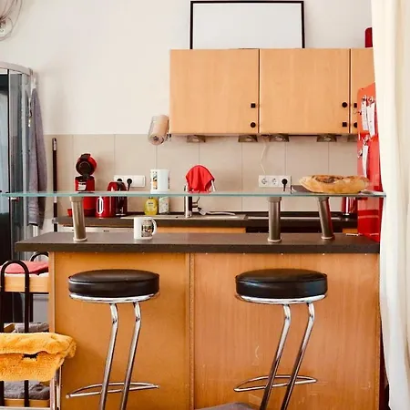 Modern Backyard Apartment, Re Center Niederdorla