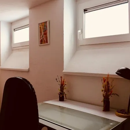 Modern Backyard Apartment, Re Center