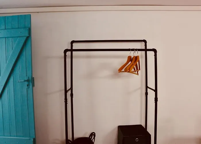 Διαμέρισμα Modern Backyard Apartment, Re Center