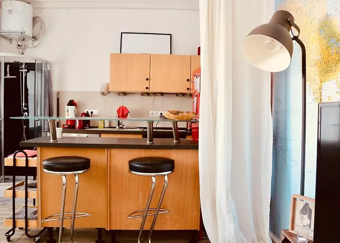 Modern Backyard Apartment, Re Center *