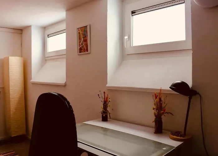 Modern Backyard Apartment, Re Center