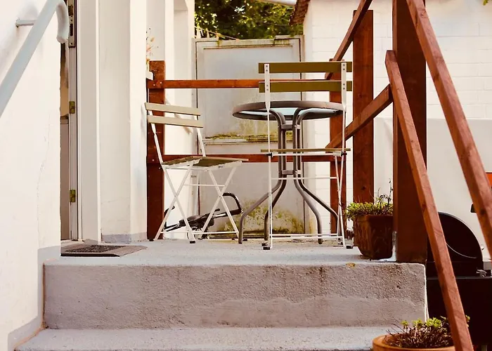 Modern Backyard Apartment, Re Center *